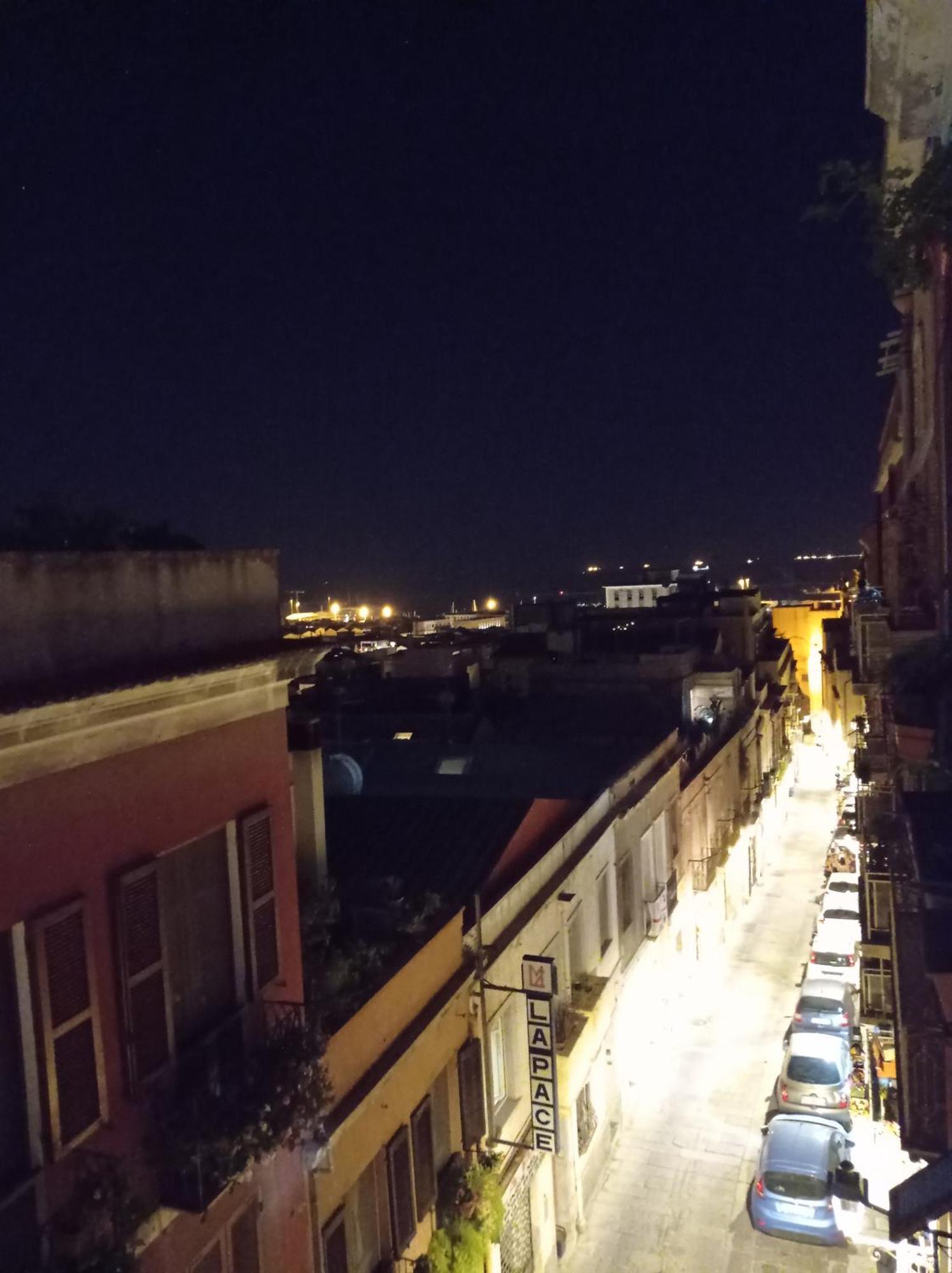 Central Moon Cagliari Vista Mare Rum bild